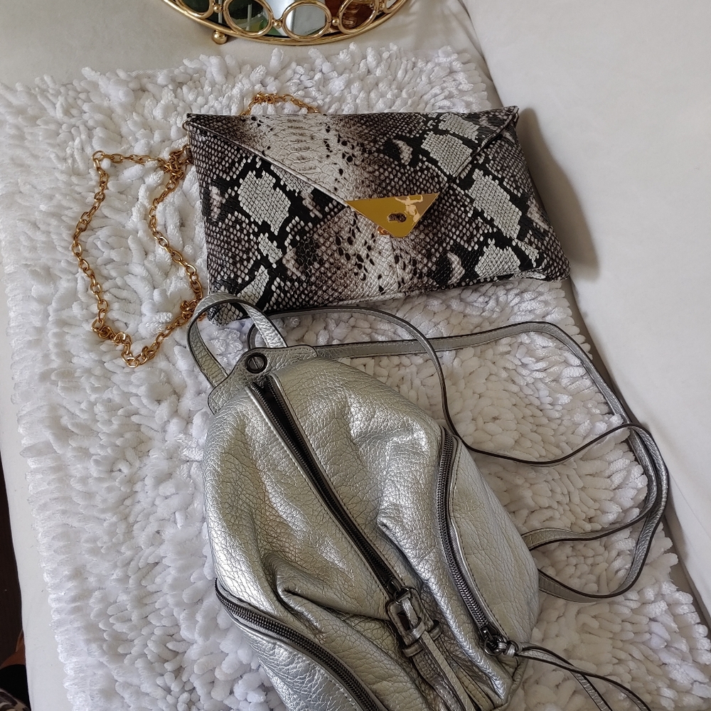2👜 Animal print silver envelope bag and backpack
